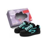 Чёрный, озерный, зелёный