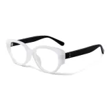 Жемчужно-белый