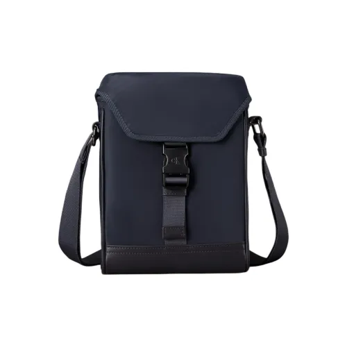 CALVIN KLEIN Переработанный нейлон сумка через плечо мужская темно-синий