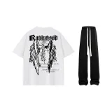 Белая футболка + черные повседневные штаны