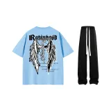 Синяя футболка + черные повседневные штаны