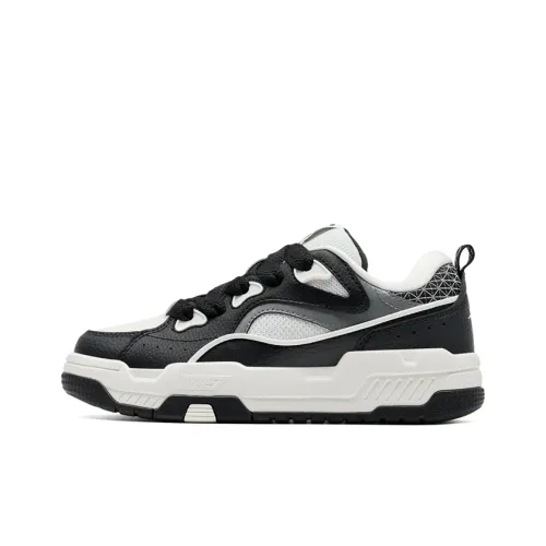 XTEP Reverse Устойчивые к истиранию Легкие Увеличивающие Высоту Низкие Кроссовки для Скейтбординга Женские Черно-белые