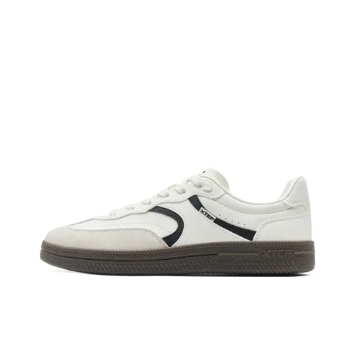 XTEP Немецкие армейские кроссовки Low Top Парусный Белый/Голубино-Серый/Черный Женские