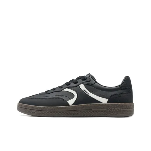XTEP Немецкая армейская обувь Low Top Черный/Парусный Белый Мужская