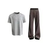 Комплект одежды [Серая футболка + Коричневые штаны]