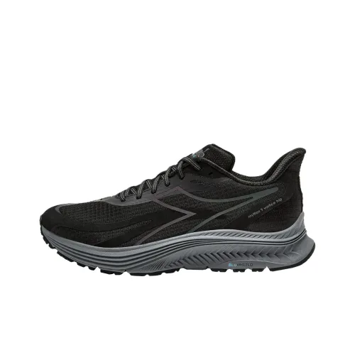 DIADORA MYTHOS BLUSHIELD 9 Беговые кроссовки Низкий топ Черный Мужской