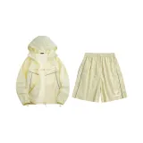 Светло-желтый