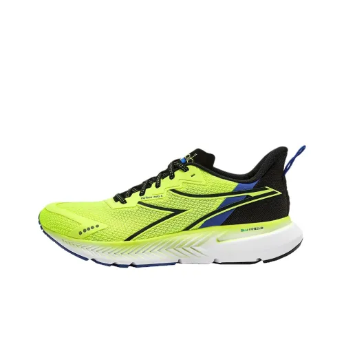 DIADORA MYTHOS BLUSHIELD VOLO 4 Беговые кроссовки Низкий Топ Желтый Мужской