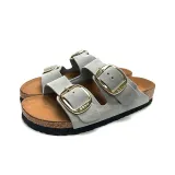 Slippers in thyme green with a golden clasp, two stripes