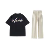 Чёрный топ + хаки штаны