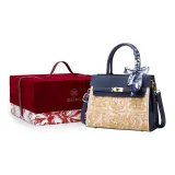 Вышивка сине-белая, красная коробка