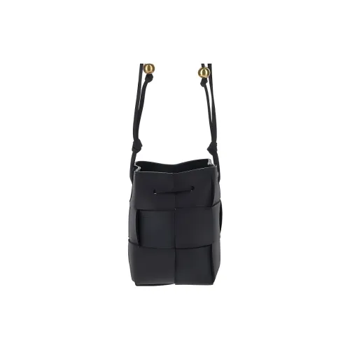 Bottega Veneta Телячья кожа Ведрообразная сумка Сумка через плечо Мини Женский Черный