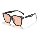 Черная оправа с румяными линзами