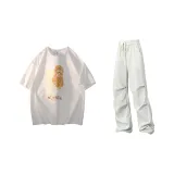 Белая короткая рубашка с короткими рукавами + бежевые карго штаны