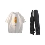 Белая короткая рубашка с короткими рукавами + черные карго штаны