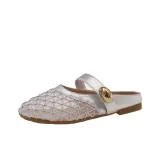 Серебристый