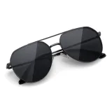 Металлическая оправа с черно-серыми линзами