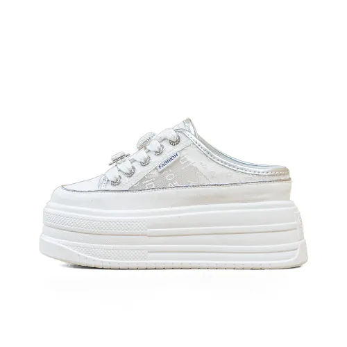 A Poinsettia Princess Домашние тапочки Женские