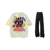 Абрикосовая футболка + черные джинсы