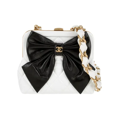 CHANEL Сумки через плечо Женские