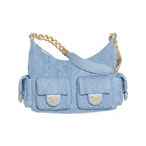 CHANEL Сумки через плечо Женские