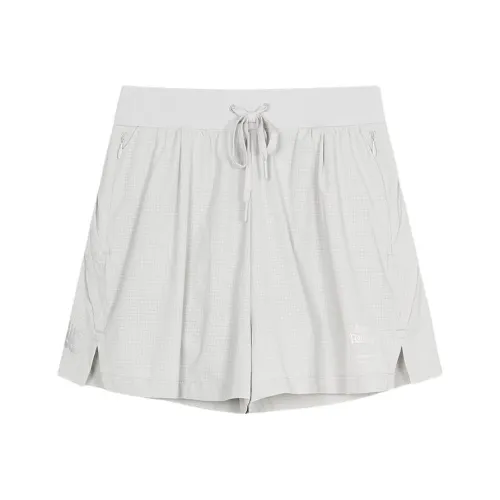 New Balance Женские спортивные шорты серебристого цвета
