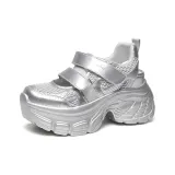 Серебристый