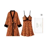 Оранжево-коричневый