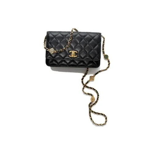 CHANEL Женские кошельки
