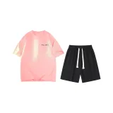 Розовый топ + черные шорты