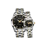 Стальной браслет с черным циферблатом.