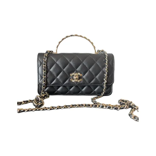 CHANEL Сумки через плечо Женские