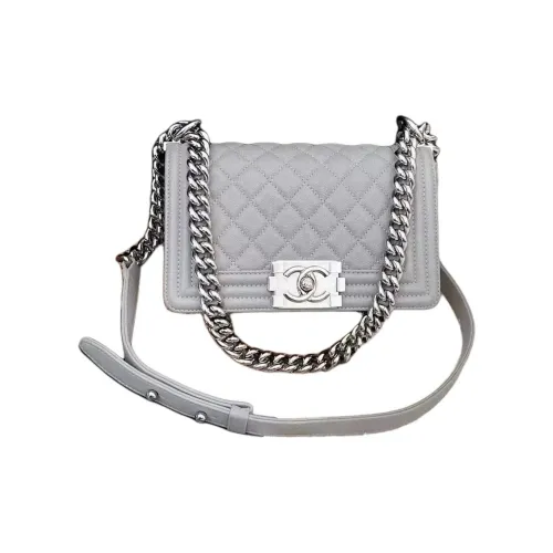 CHANEL Сумки через плечо Женские