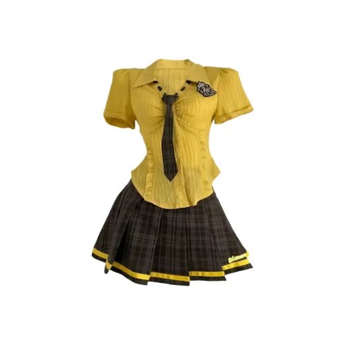 Nathania Желтая Короткая Рубашка с Рукавами + Плиссированная Юбка с Бейджем + Шнурковый Ободок Женские Комплекты с Юбкой