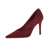 Анкора красного цвета