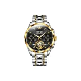 Стальной браслет с черным циферблатом.