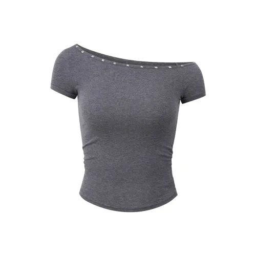 Ariseism Дизайн Inspired Укороченный Stud Короткий С короткими рукавами T-рубашки с асимметричным дизайном плеча Женские