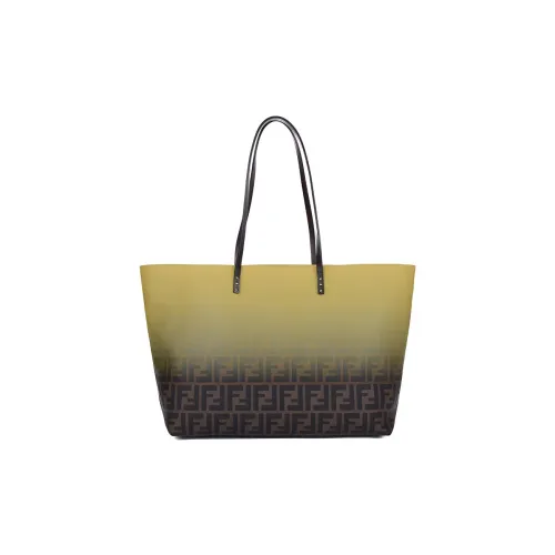 FENDI Сумки через плечо Женские