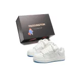 Белый и синий цвет