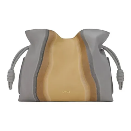 LOEWE Flamenco Телячья кожа Клатч Средний Женские Ярко-серый Масло
