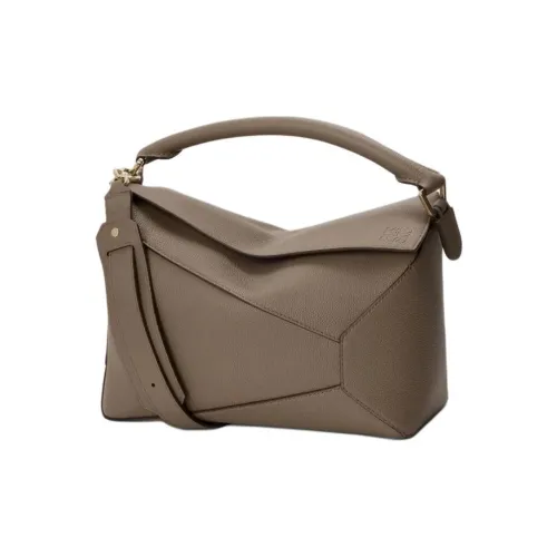 LOEWE Soft с рельефным узором телячья кожа одно плечо сумка среднего размера женский цвет тауповый