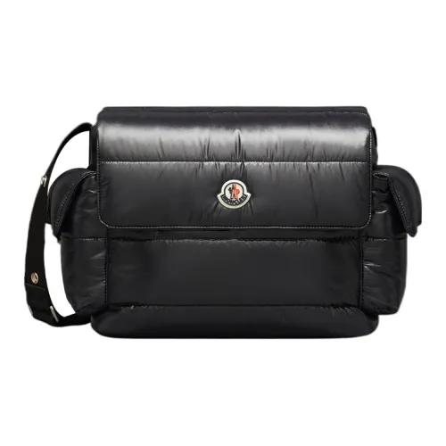 Moncler Нейлон и Полиамид Сумка через плечо Женская Черная