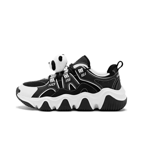 QIAODAN Claw Shoes 2,0 Slip-on Resistant Low Top Casual Women's Black White