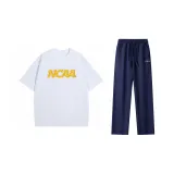 Белый топ + темно-синие штаны