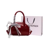 Красная сумка для покупок