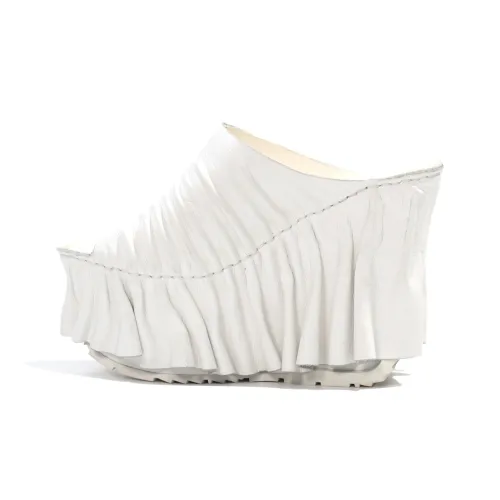 KING PING BY WANG Шлепанцы Женские Белые