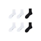 4 пачки белых, 2 пачки черных, носки без рисунка