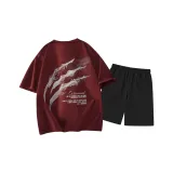 Бордовый топ, черные штаны