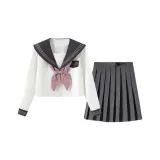 Серый воротник, розовый топ с длинными рукавами + дымчато-розовый топ с арочным узором + темно-серая короткая юбка + белые носки до середины икры (включено)