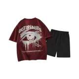 Бордовый топ, черные штаны